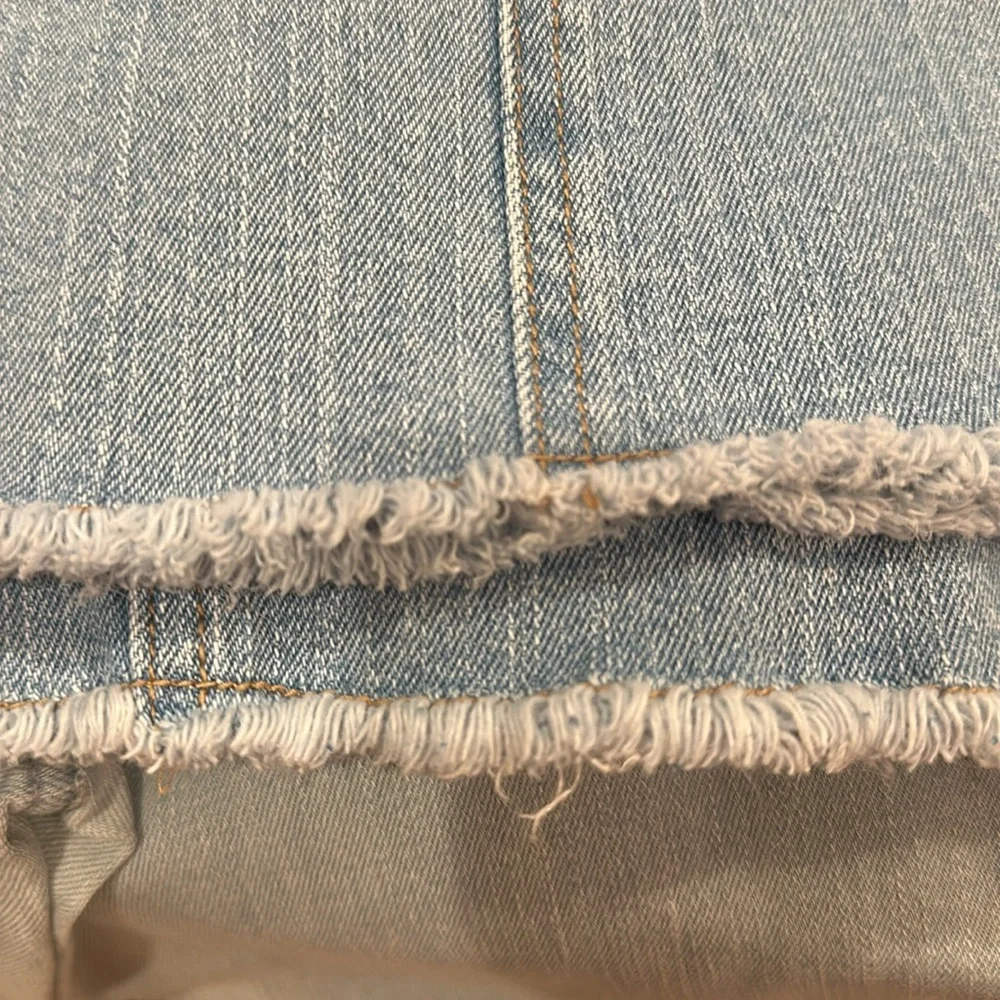 Du Jour Light wash wide leg high waisted jeans. Cropped. Some stretch. - Picture 6 of 6